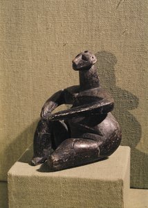 Siddende kvindeskikkelse, 3500-2500 f.Kr af Prehistoric